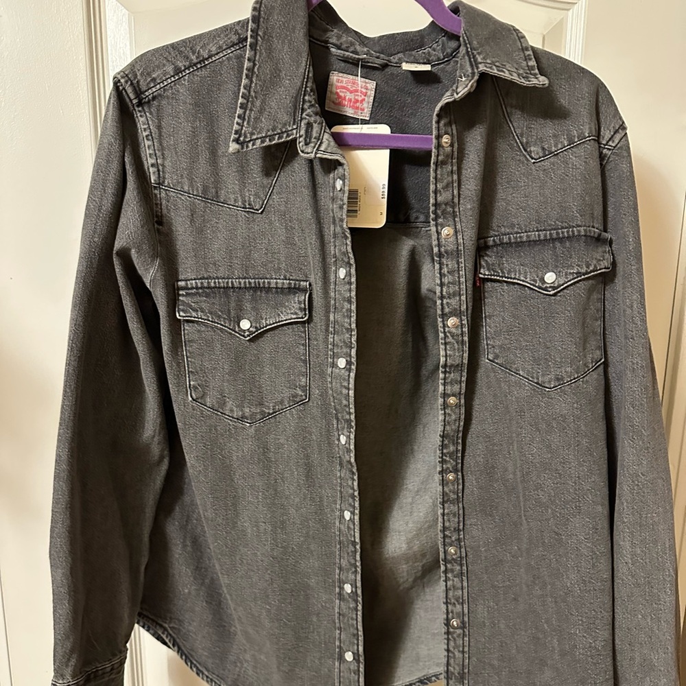 Women’s Levi button up.